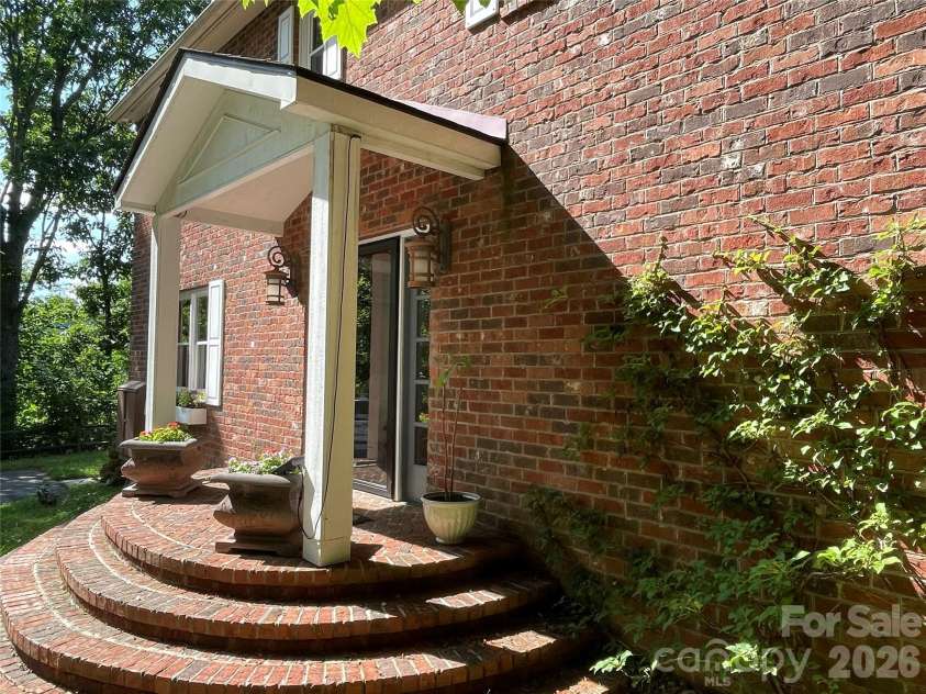 126 Wildflower Cove Drive, Swannanoa, NC 28778.  MLS# CAR4345693, YatesRealty ID 11052. 