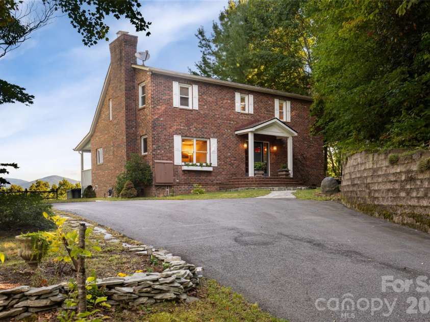 126 Wildflower Cove Drive, Swannanoa, NC 28778.  MLS# CAR4427361, YatesRealty ID 11052. Front approach