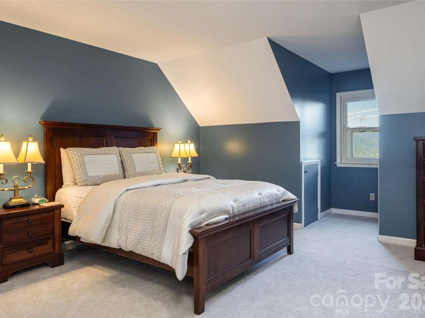 126 Wildflower Cove Drive, Swannanoa, NC 28778.  MLS# CAR4427361, YatesRealty ID 11052. Primary Suite