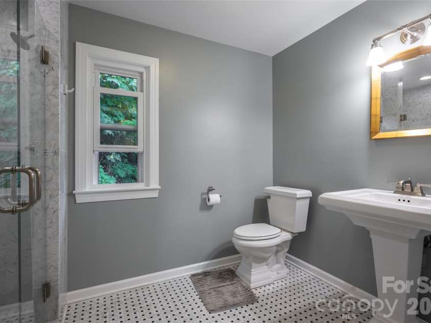 126 Wildflower Cove Drive, Swannanoa, NC 28778.  MLS# CAR4427361, YatesRealty ID 11052. Primary Suite