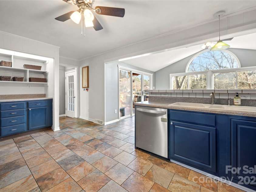 513 Paradise Circle, Belmont, NC 28012.  MLS# CAR4219509, YatesRealty ID 11053. 