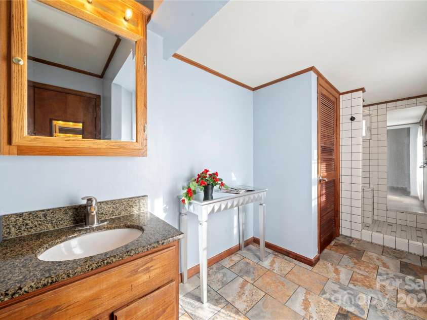 513 Paradise Circle, Belmont, NC 28012.  MLS# CAR4219509, YatesRealty ID 11053. Access to lake and outdoor shower from Primary suite