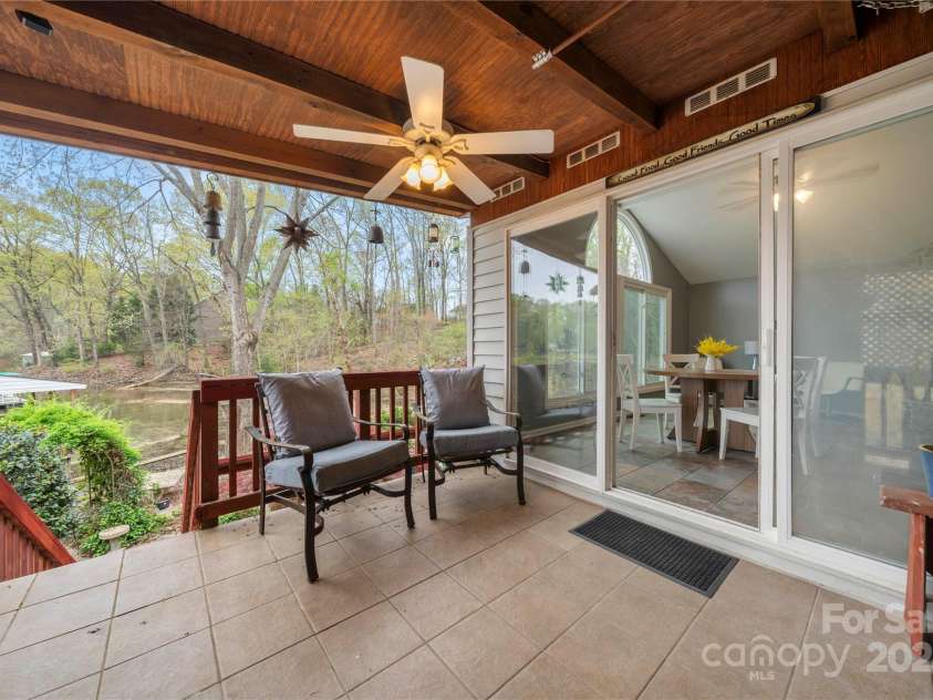 513 Paradise Circle, Belmont, NC 28012.  MLS# CAR4219509, YatesRealty ID 11053. Covered porch off the vaulted room overlooking the lake.