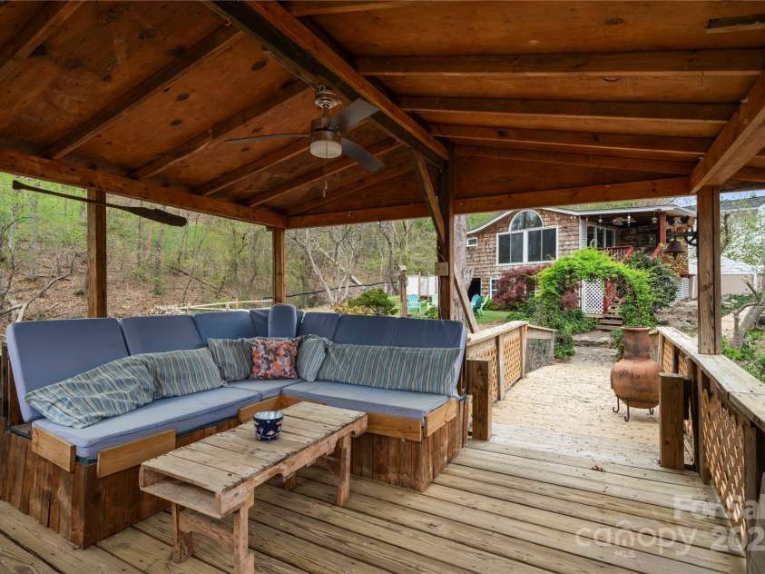 513 Paradise Circle, Belmont, NC 28012.  MLS# CAR4219509, YatesRealty ID 11053. Fixed, pier, covered