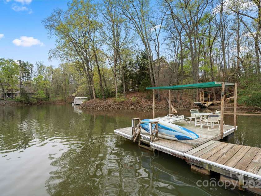 513 Paradise Circle, Belmont, NC 28012.  MLS# CAR4219509, YatesRealty ID 11053. Floating Sun deck