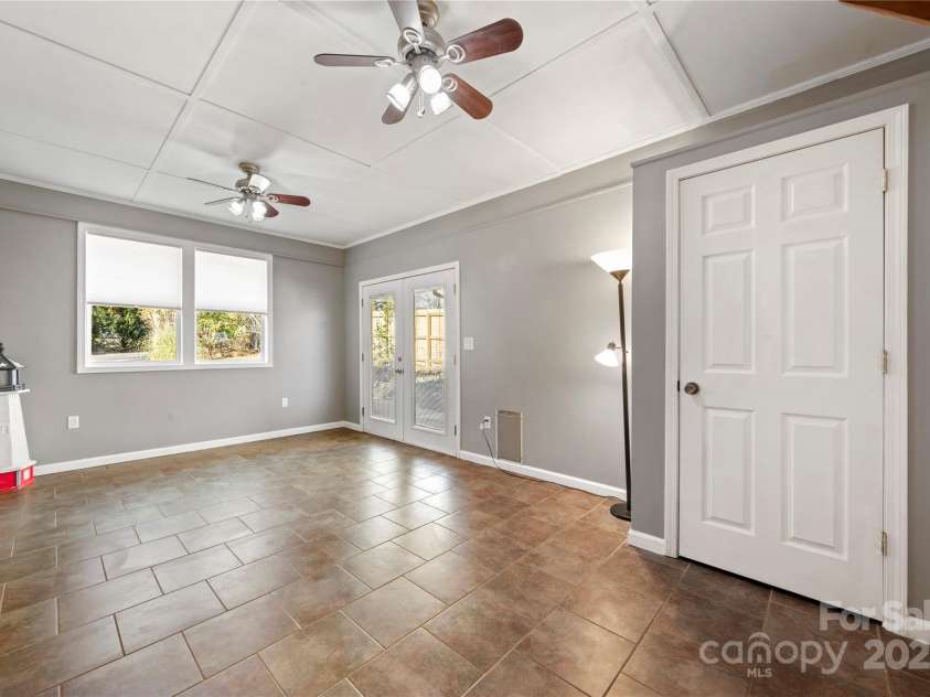 513 Paradise Circle, Belmont, NC 28012.  MLS# CAR4219509, YatesRealty ID 11053. Game room