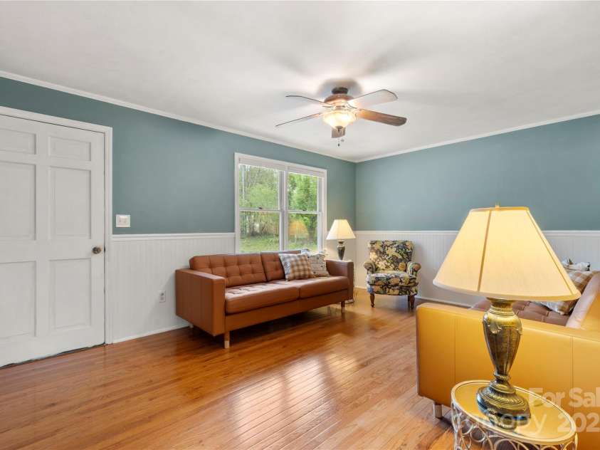 513 Paradise Circle, Belmont, NC 28012.  MLS# CAR4219509, YatesRealty ID 11053. Living room with closet and barn door