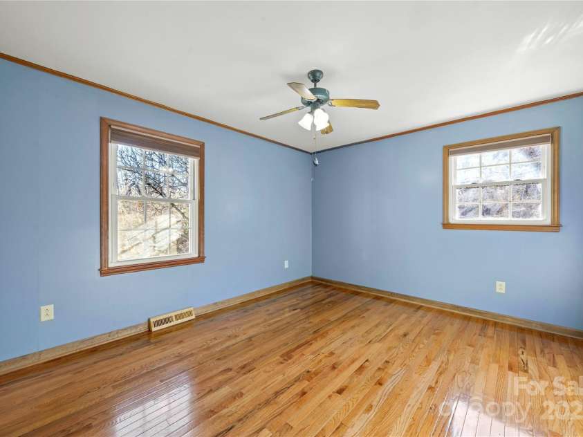 513 Paradise Circle, Belmont, NC 28012.  MLS# CAR4219509, YatesRealty ID 11053. Primary bedroom