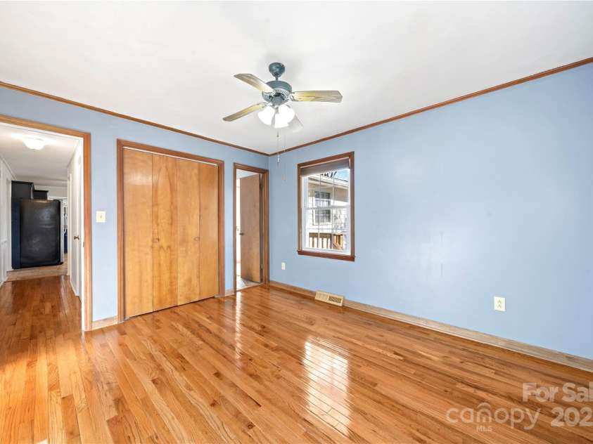 513 Paradise Circle, Belmont, NC 28012.  MLS# CAR4219509, YatesRealty ID 11053. Primary bedroom