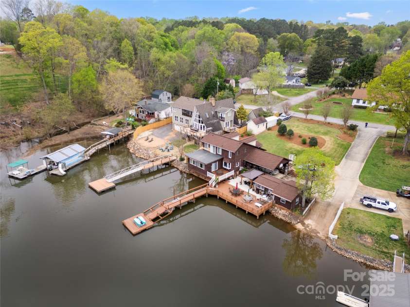 513 Paradise Circle, Belmont, NC 28012.  MLS# CAR4219509, YatesRealty ID 11053. The community boat launch is just two lots down making it easy to put in and remove watercraft.  No City Taxes, No HOA, No rental restrictions