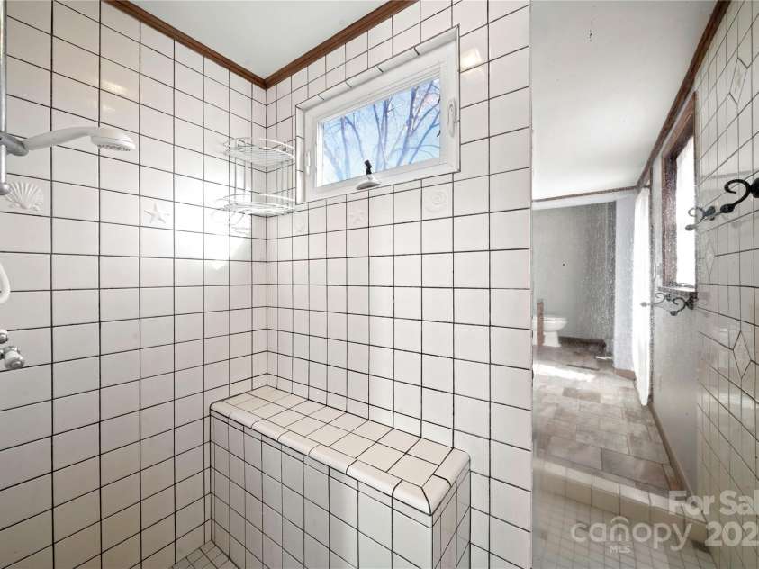 513 Paradise Circle, Belmont, NC 28012.  MLS# CAR4219509, YatesRealty ID 11053. Walk in shower