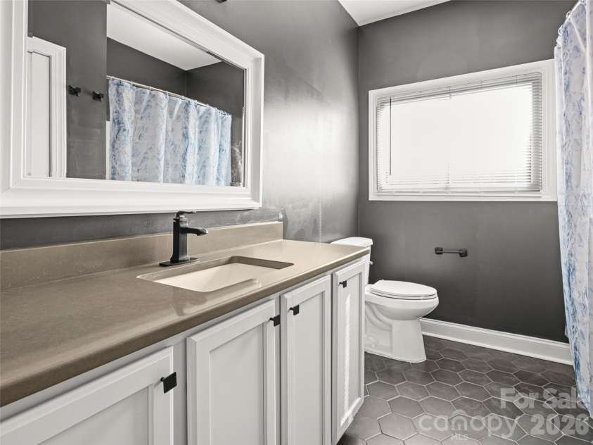 127 Rockbridge Road, Mills River, NC 28759.  MLS# CAR4366297, YatesRealty ID 11054. Full bathroom