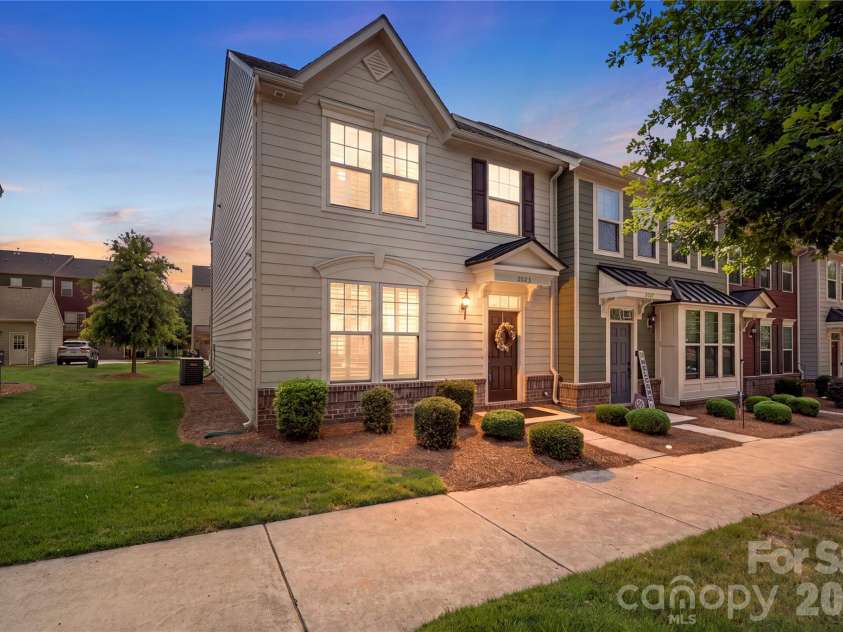 2023 Sage Park Drive, Charlotte, NC 28217.  MLS# CAR4399356, YatesRealty ID 11055. 