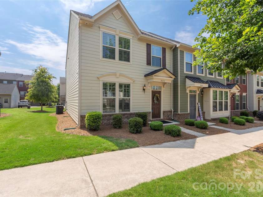 2023 Sage Park Drive, Charlotte, NC 28217.  MLS# CAR4399356, YatesRealty ID 11055. 