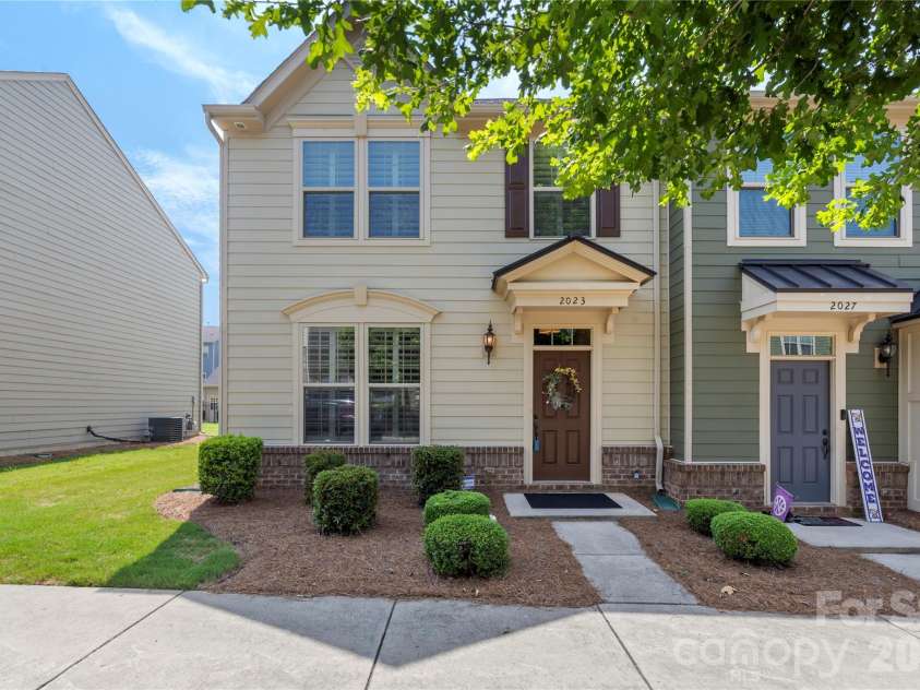 2023 Sage Park Drive, Charlotte, NC 28217.  MLS# CAR4399356, YatesRealty ID 11055. 