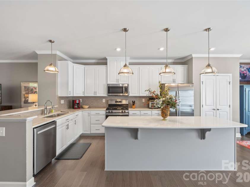 2023 Sage Park Drive, Charlotte, NC 28217.  MLS# CAR4399356, YatesRealty ID 11055. 