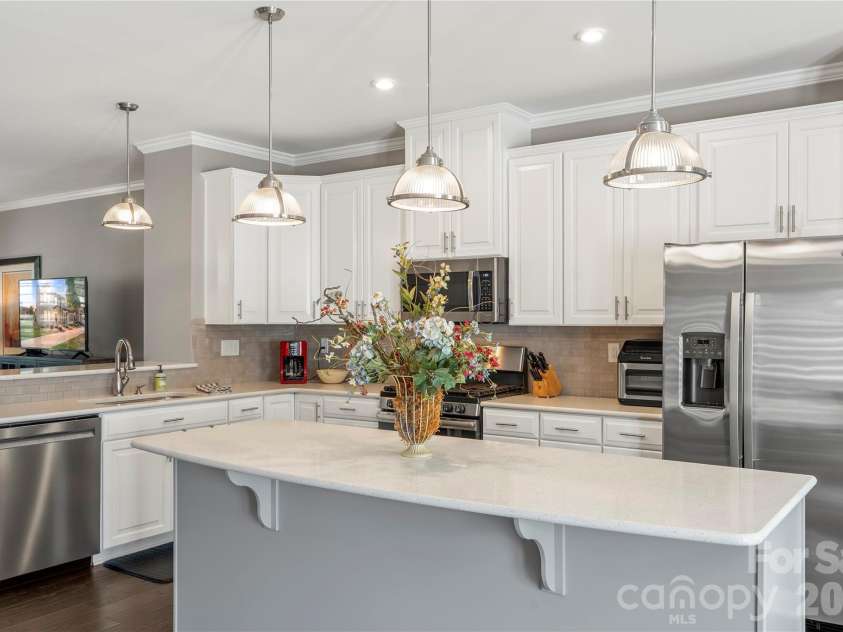 2023 Sage Park Drive, Charlotte, NC 28217.  MLS# CAR4399356, YatesRealty ID 11055. 