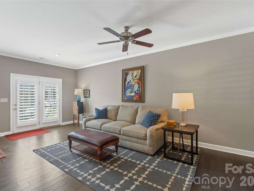2023 Sage Park Drive, Charlotte, NC 28217.  MLS# CAR4399356, YatesRealty ID 11055. 