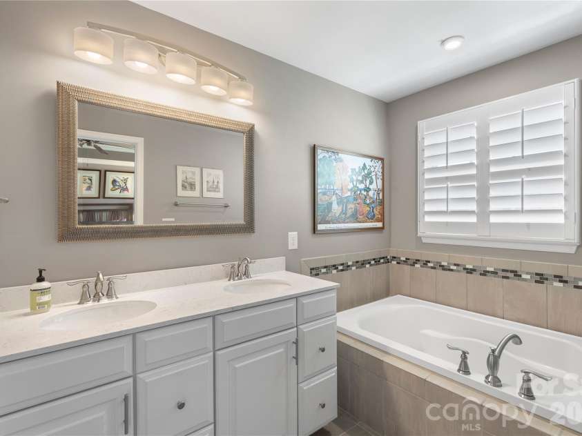 2023 Sage Park Drive, Charlotte, NC 28217.  MLS# CAR4399356, YatesRealty ID 11055. 