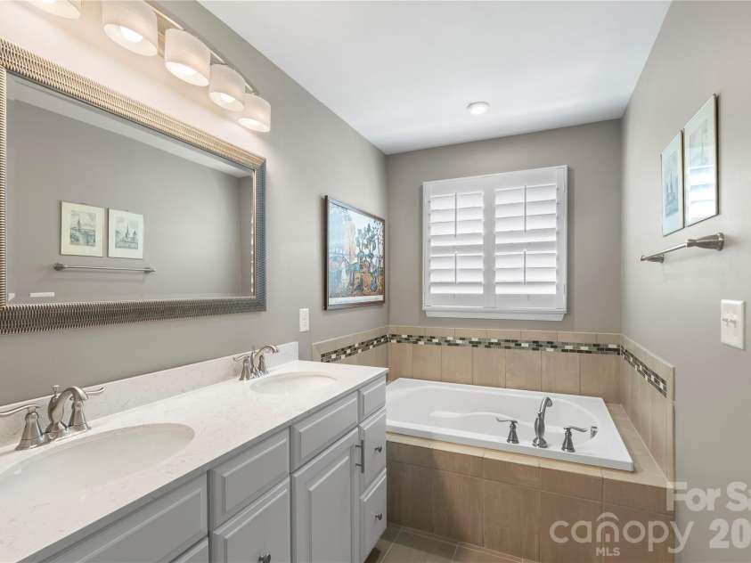 2023 Sage Park Drive, Charlotte, NC 28217.  MLS# CAR4399356, YatesRealty ID 11055. 