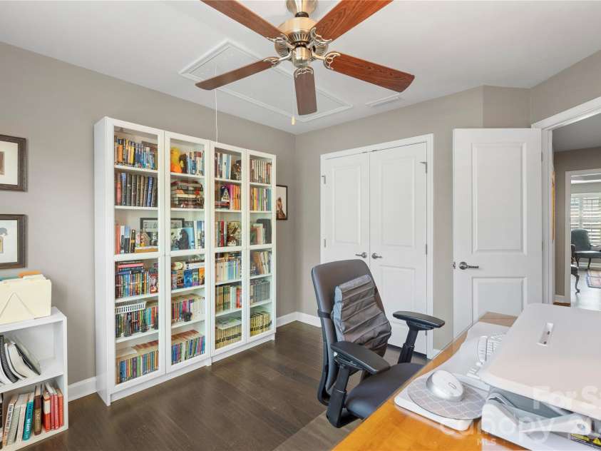 2023 Sage Park Drive, Charlotte, NC 28217.  MLS# CAR4399356, YatesRealty ID 11055. 