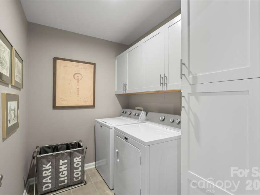 2023 Sage Park Drive, Charlotte, NC 28217.  MLS# CAR4399356, YatesRealty ID 11055. 