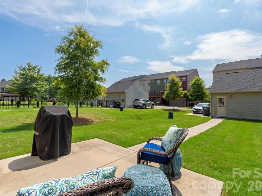 2023 Sage Park Drive, Charlotte, NC 28217.  MLS# CAR4399356, YatesRealty ID 11055. 