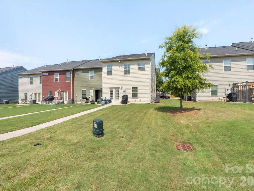 2023 Sage Park Drive, Charlotte, NC 28217.  MLS# CAR4399356, YatesRealty ID 11055. 