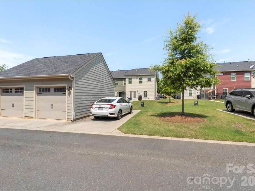 2023 Sage Park Drive, Charlotte, NC 28217.  MLS# CAR4399356, YatesRealty ID 11055. 