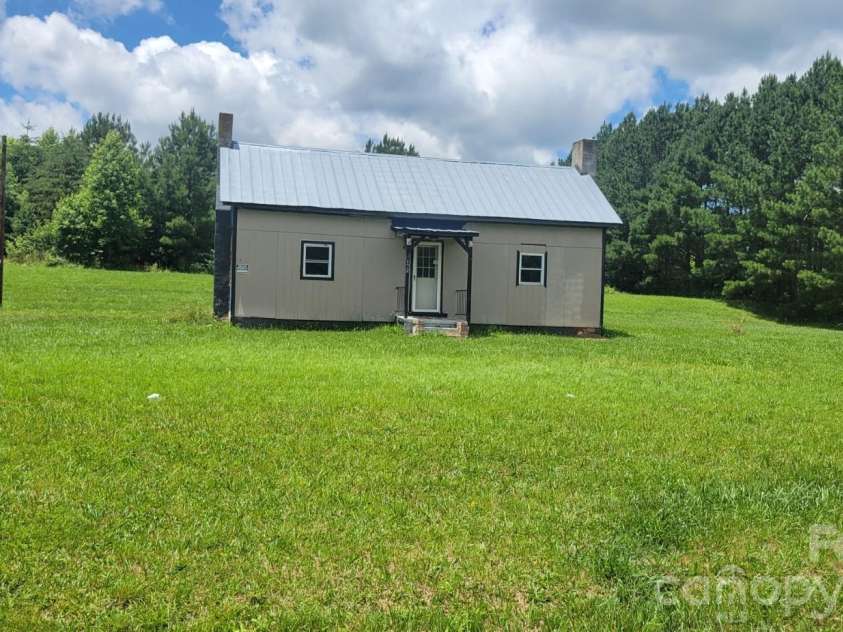 1672 Riverview Road, Lincolnton, NC 28092.  MLS# CAR4271400, YatesRealty ID 11056. Front