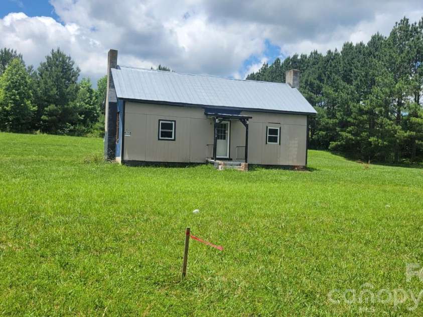 1672 Riverview Road, Lincolnton, NC 28092.  MLS# CAR4271400, YatesRealty ID 11056. Front showing left corner marker