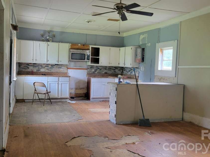 1672 Riverview Road, Lincolnton, NC 28092.  MLS# CAR4271400, YatesRealty ID 11056. Kitchen - dining-living area