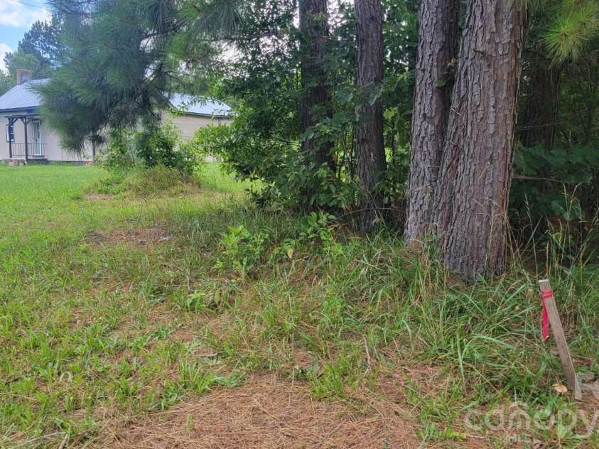 1672 Riverview Road, Lincolnton, NC 28092.  MLS# CAR4271400, YatesRealty ID 11056. Right front marker