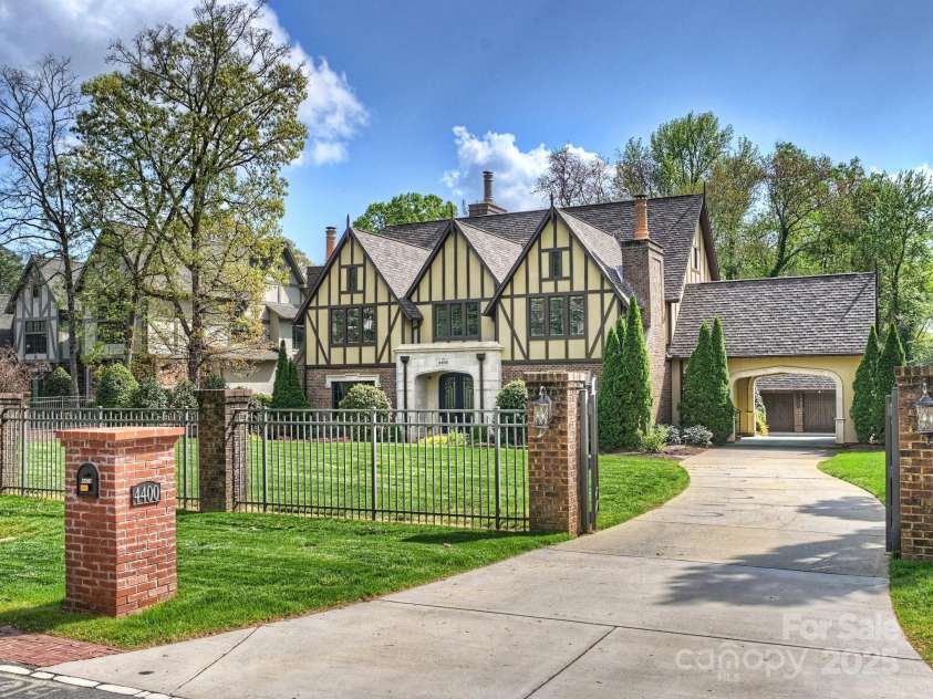 4400 Sharon View Road, Charlotte, NC 28226.  MLS# CAR4243534, YatesRealty ID 11056. 