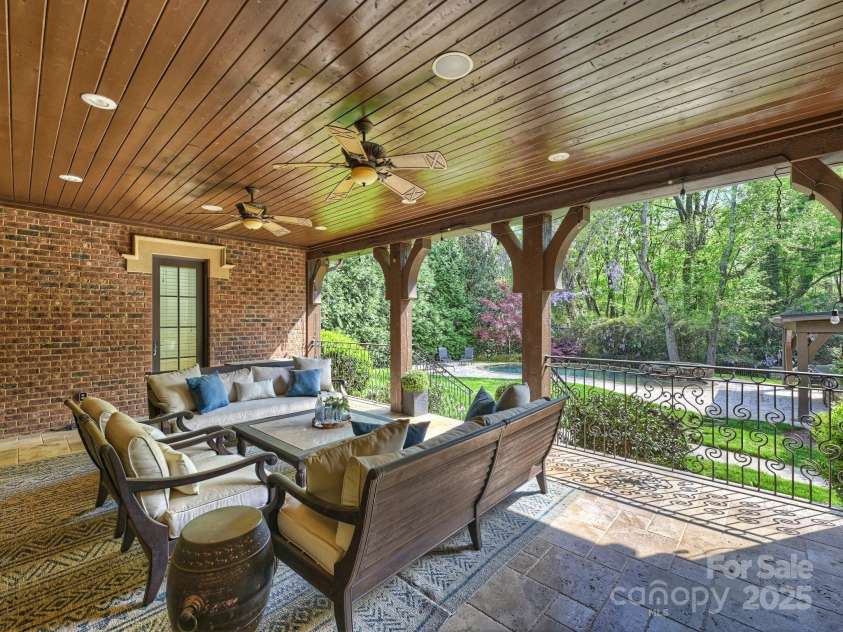 4400 Sharon View Road, Charlotte, NC 28226.  MLS# CAR4243534, YatesRealty ID 11056. 
