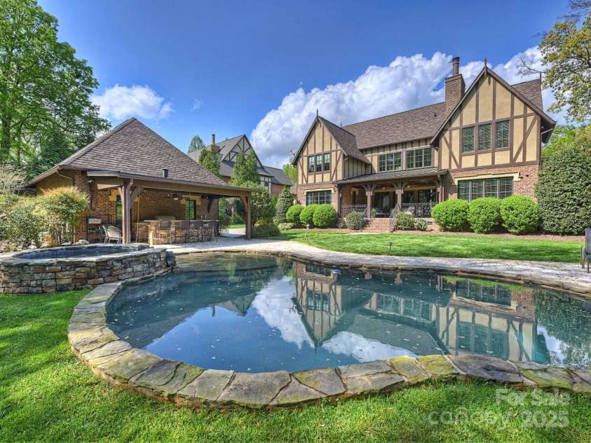 4400 Sharon View Road, Charlotte, NC 28226.  MLS# CAR4243534, YatesRealty ID 11056. 