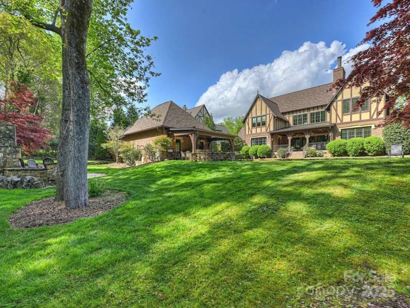 4400 Sharon View Road, Charlotte, NC 28226.  MLS# CAR4243534, YatesRealty ID 11056. 