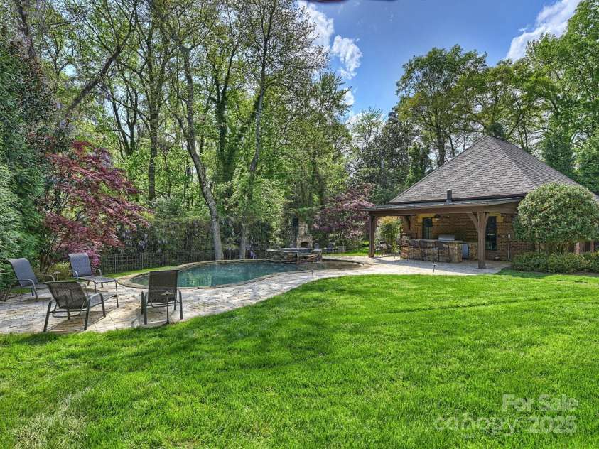 4400 Sharon View Road, Charlotte, NC 28226.  MLS# CAR4243534, YatesRealty ID 11056. 