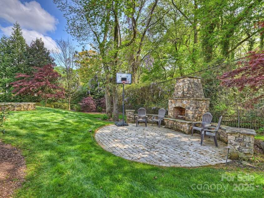 4400 Sharon View Road, Charlotte, NC 28226.  MLS# CAR4243534, YatesRealty ID 11056. 