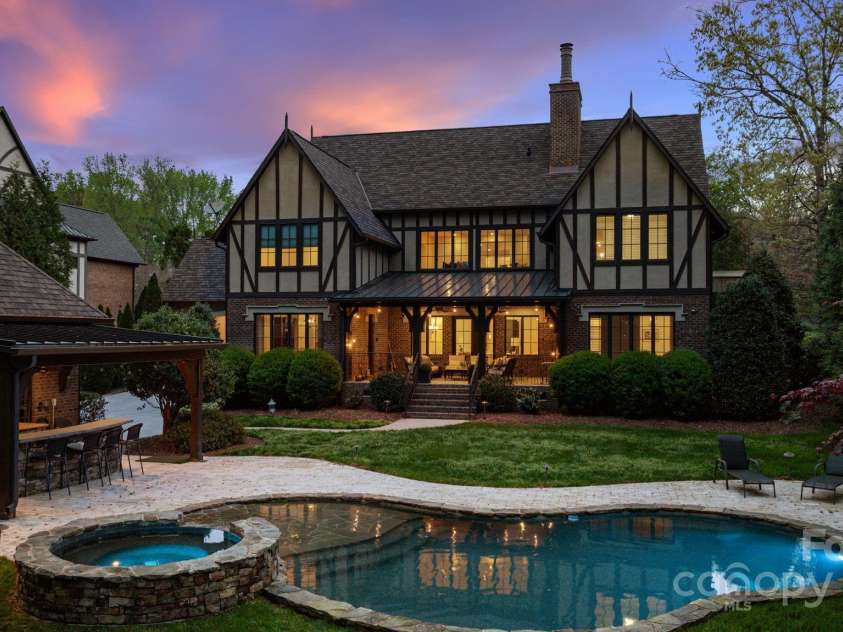 4400 Sharon View Road, Charlotte, NC 28226.  MLS# CAR4243534, YatesRealty ID 11056. 