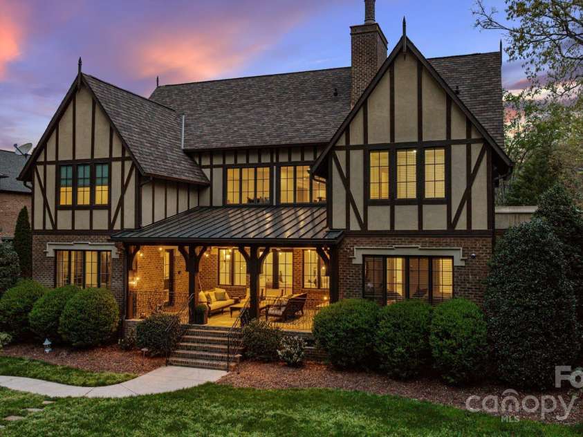 4400 Sharon View Road, Charlotte, NC 28226.  MLS# CAR4243534, YatesRealty ID 11056. 