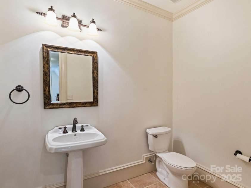 4400 Sharon View Road, Charlotte, NC 28226.  MLS# CAR4243534, YatesRealty ID 11056. Bonus room Powder Bath