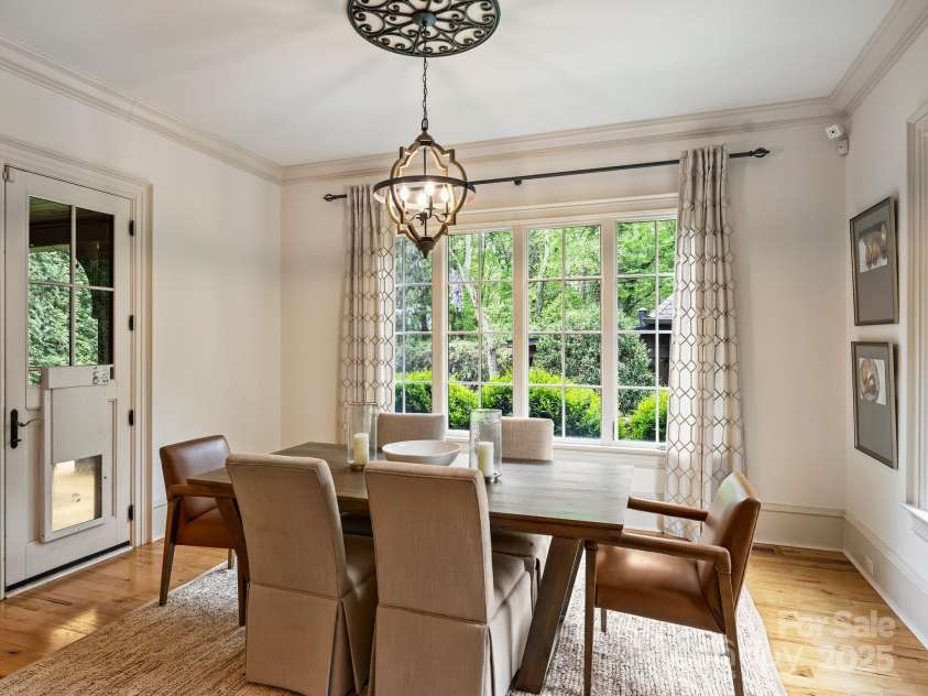 4400 Sharon View Road, Charlotte, NC 28226.  MLS# CAR4243534, YatesRealty ID 11056. Breakfast Area