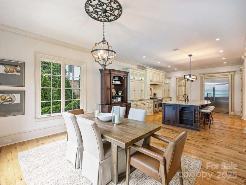 4400 Sharon View Road, Charlotte, NC 28226.  MLS# CAR4243534, YatesRealty ID 11056. Breakfast area off kitchen