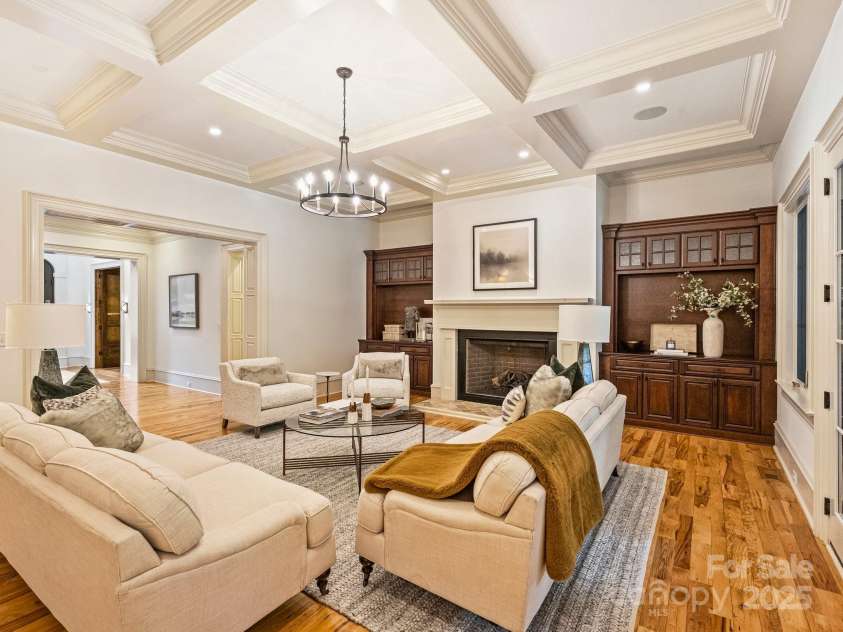 4400 Sharon View Road, Charlotte, NC 28226.  MLS# CAR4243534, YatesRealty ID 11056. Great Room