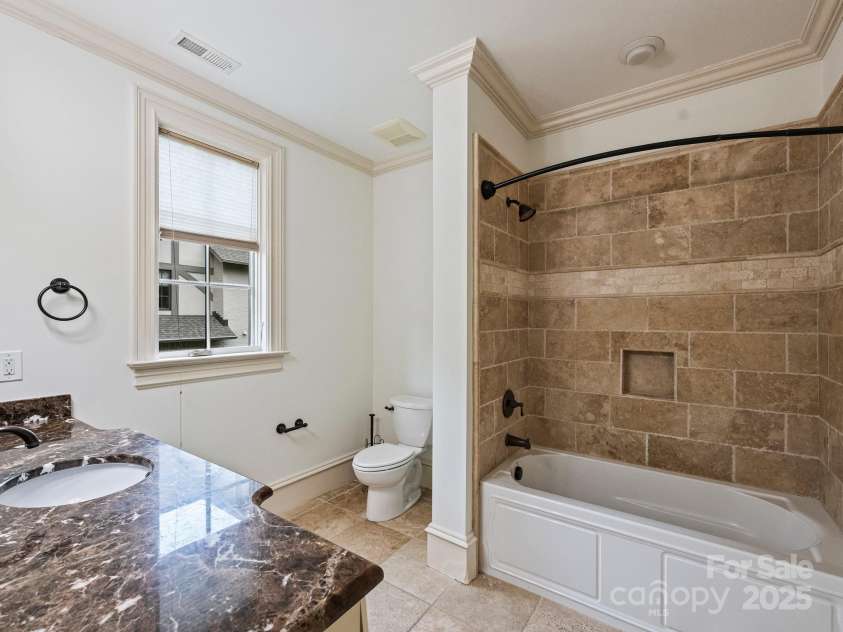 4400 Sharon View Road, Charlotte, NC 28226.  MLS# CAR4243534, YatesRealty ID 11056. Guest Suite Bath