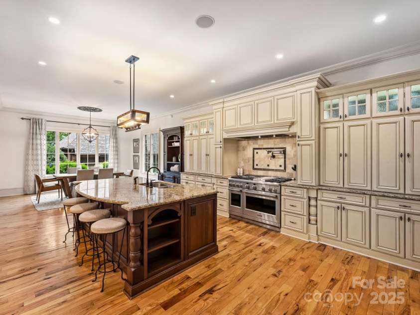 4400 Sharon View Road, Charlotte, NC 28226.  MLS# CAR4243534, YatesRealty ID 11056. Kitchen