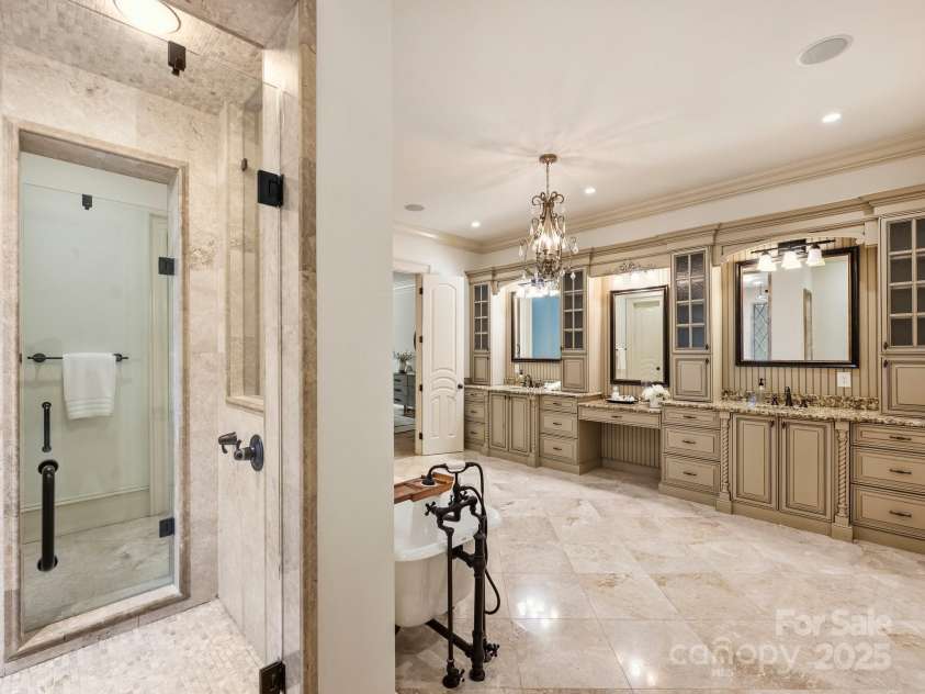 4400 Sharon View Road, Charlotte, NC 28226.  MLS# CAR4243534, YatesRealty ID 11056. Primary Bath