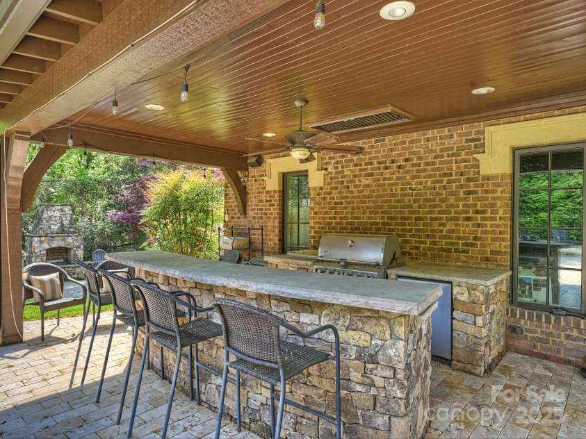 4400 Sharon View Road, Charlotte, NC 28226.  MLS# CAR4243534, YatesRealty ID 11056. Private Backyard Oasis