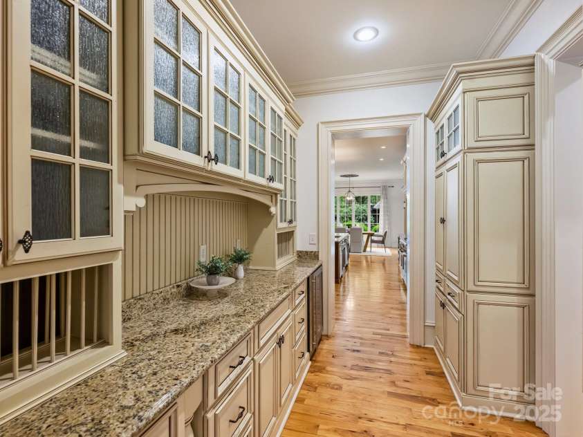 4400 Sharon View Road, Charlotte, NC 28226.  MLS# CAR4243534, YatesRealty ID 11056. Scullery